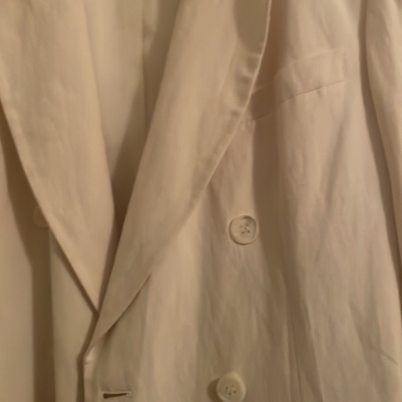 Jones New York Cream Blazer
Silk and linen - Picture 2 of 3